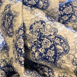 Reversible King size blue white quilt